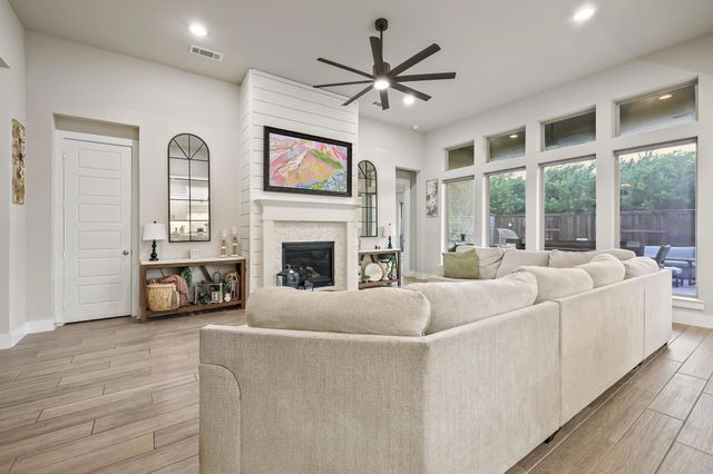 1732 Cannon Street, Van Alstyne, TX 75495