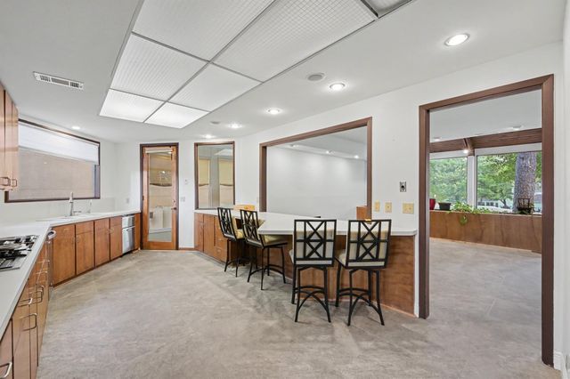 2 Waters Edge Street, Conroe, TX 77356
