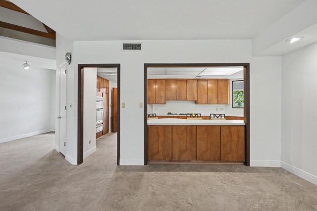 2 Waters Edge Street, Conroe, TX 77356