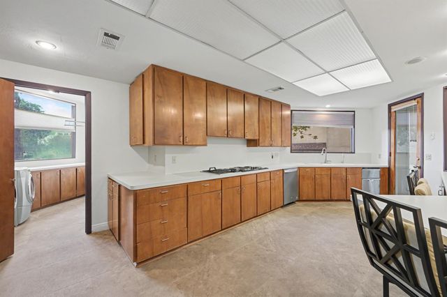 2 Waters Edge Street, Conroe, TX 77356