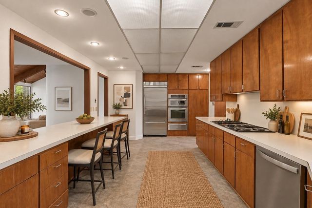 2 Waters Edge Street, Conroe, TX 77356