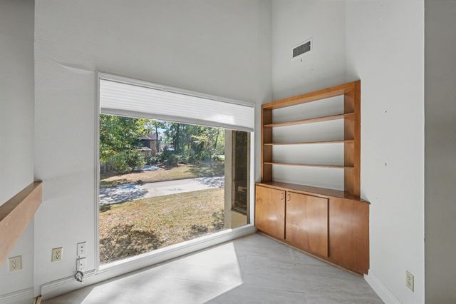 2 Waters Edge Street, Conroe, TX 77356