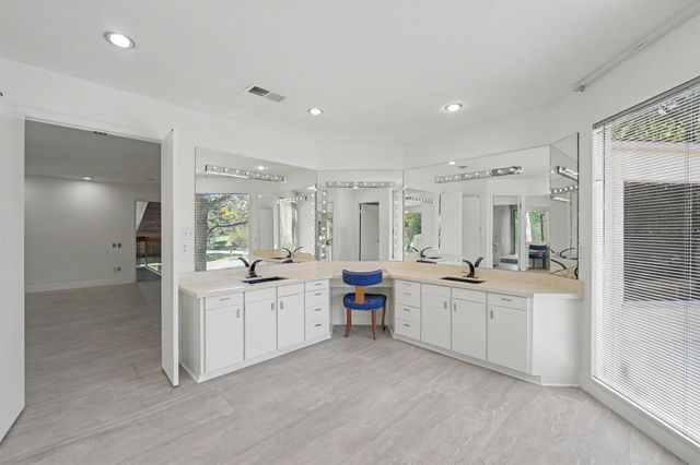 2 Waters Edge Street, Conroe, TX 77356