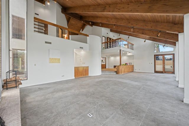 2 Waters Edge Street, Conroe, TX 77356