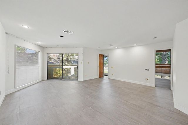 2 Waters Edge Street, Conroe, TX 77356
