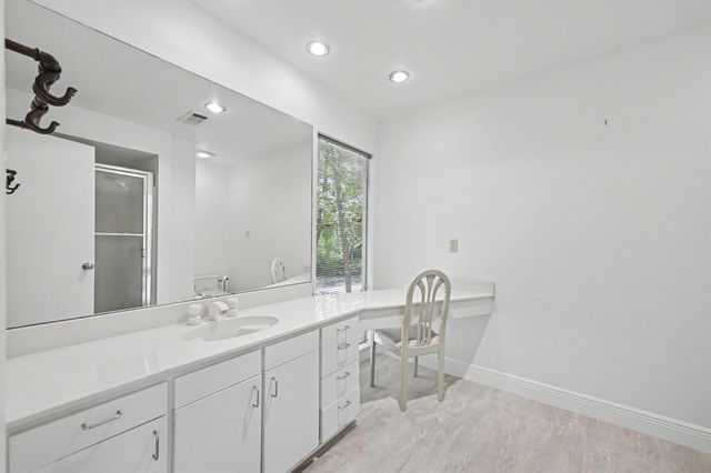 2 Waters Edge Street, Conroe, TX 77356