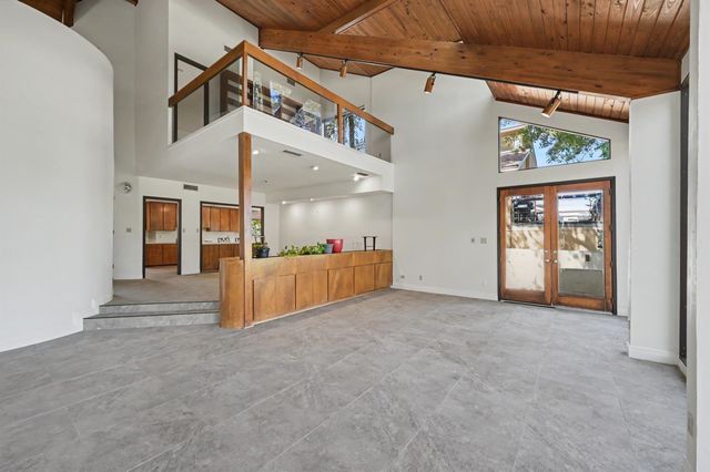 2 Waters Edge Street, Conroe, TX 77356