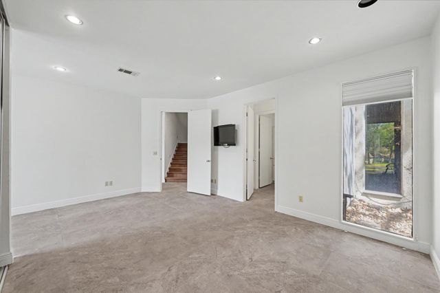 2 Waters Edge Street, Conroe, TX 77356
