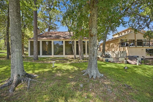 2 Waters Edge Street, Conroe, TX 77356