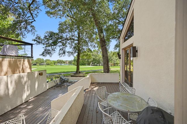 2 Waters Edge Street, Conroe, TX 77356