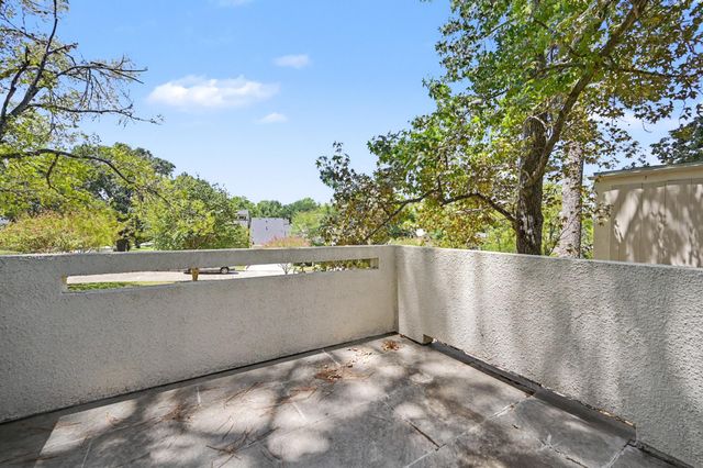 2 Waters Edge Street, Conroe, TX 77356