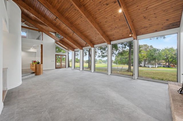 2 Waters Edge Street, Conroe, TX 77356