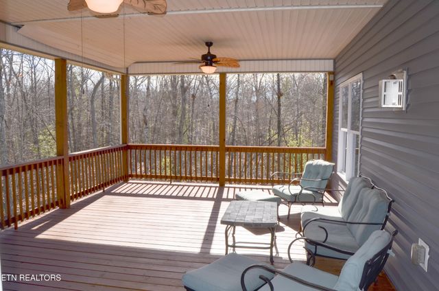 380 Mountain Preserve Pkwy, Crab Orchard, TN 37723