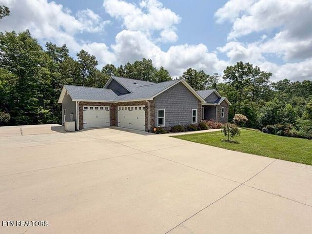 380 Mountain Preserve Pkwy, Crab Orchard, TN 37723