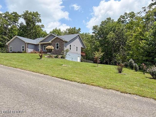 380 Mountain Preserve Pkwy, Crab Orchard, TN 37723