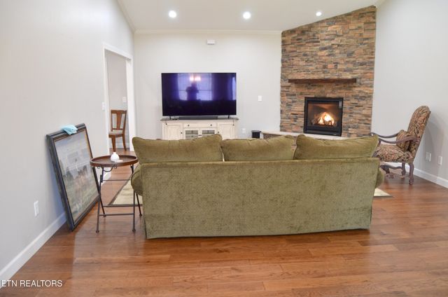 380 Mountain Preserve Pkwy, Crab Orchard, TN 37723