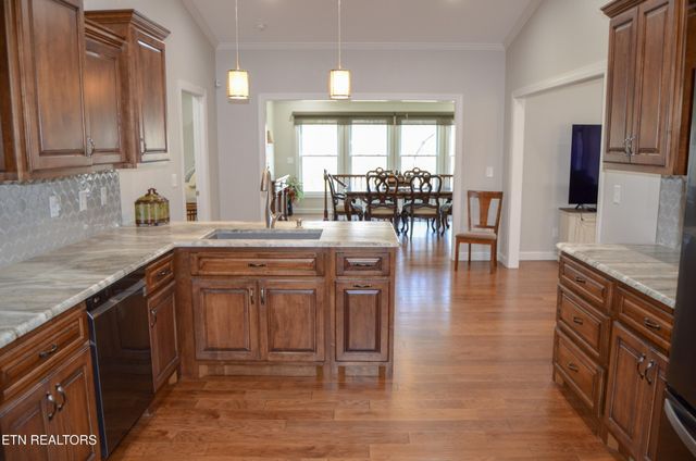 380 Mountain Preserve Pkwy, Crab Orchard, TN 37723