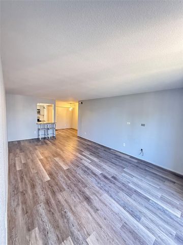 4639 Wild Indigo Street 472, Houston, TX 77027