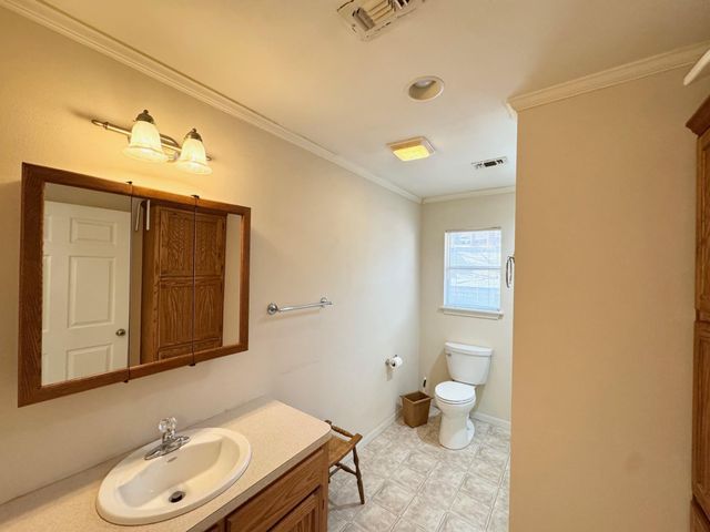 616 Marina Road A E, Crockett, TX 75835