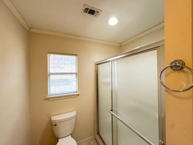 616 Marina Road A E, Crockett, TX 75835