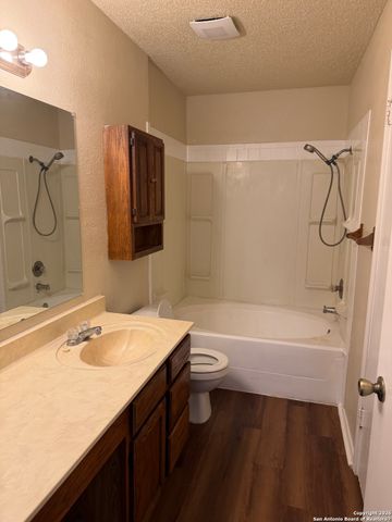 9370 Village Lance, San Antonio, TX 78250