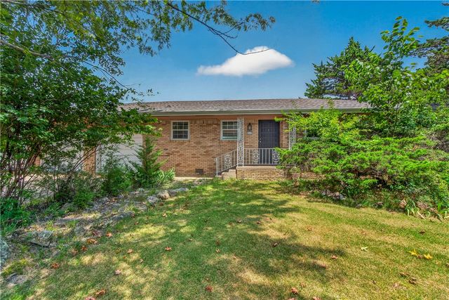 1117 E Ridgeway Drive, Fayetteville, AR 72701