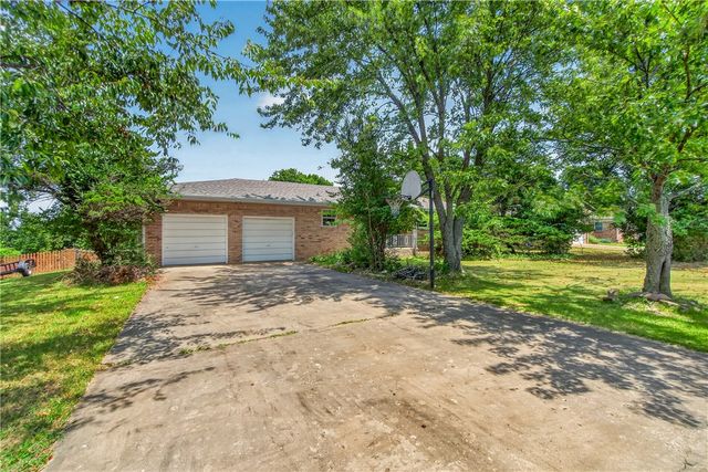 1117 E Ridgeway Drive, Fayetteville, AR 72701