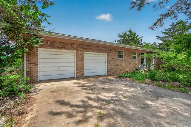 1117 E Ridgeway Drive, Fayetteville, AR 72701