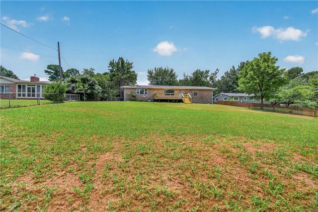 1117 E Ridgeway Drive, Fayetteville, AR 72701