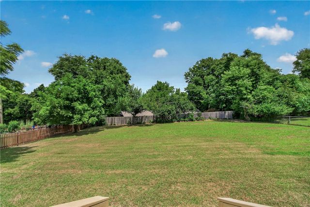 1117 E Ridgeway Drive, Fayetteville, AR 72701