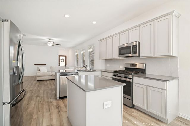 2911 S Griffin Lane, Forney, TX 75126