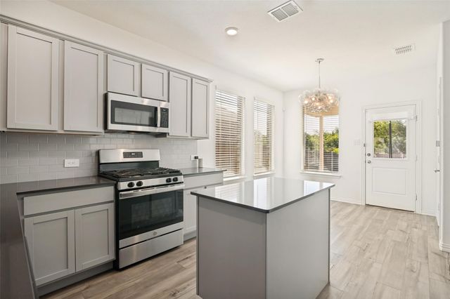 2911 S Griffin Lane, Forney, TX 75126