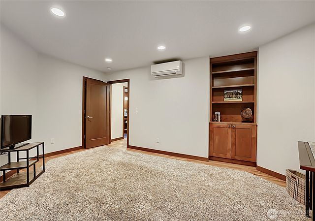 13020 Squak Mountain Road SE, Issaquah, WA 98027