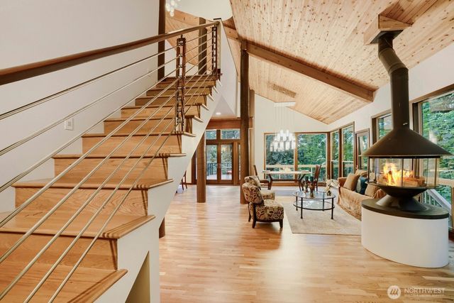13020 Squak Mountain Road SE, Issaquah, WA 98027