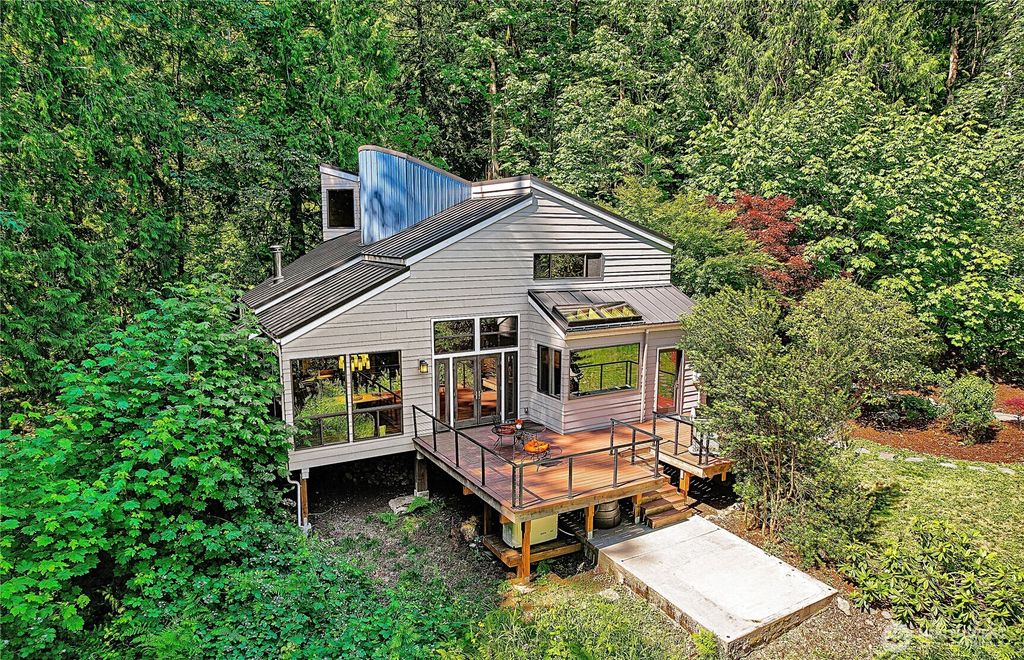 13020 Squak Mountain Road SE, Issaquah, WA 98027
