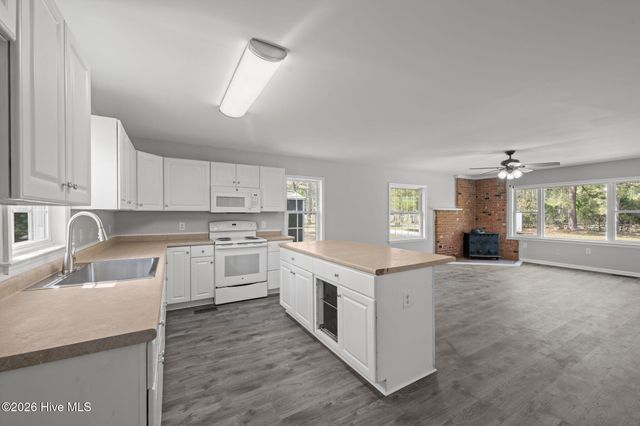 393 Old Vanceboro Road, New Bern, NC 28560