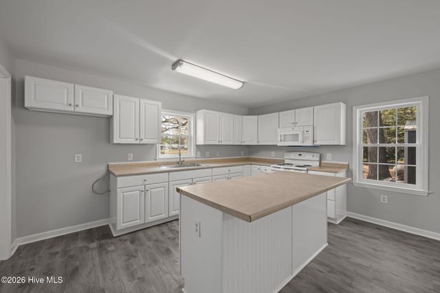 393 Old Vanceboro Road, New Bern, NC 28560