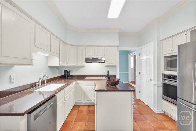 8 Chestley Place, Savannah, GA 31406