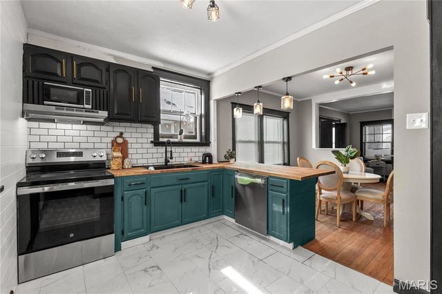 7618 Springdale Drive, Pasadena Park, MO 63121