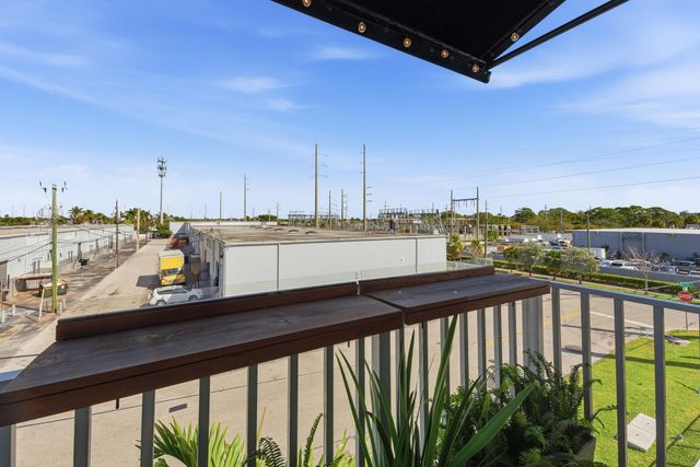 410 NE 36th Street 9, Oakland Park, FL 33334