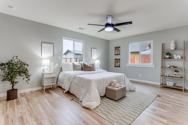 136 N Acacia Ave, Ripon, CA 95366