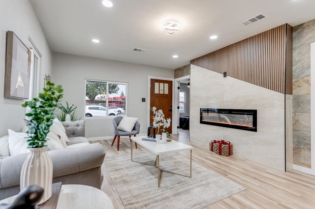 136 N Acacia Ave, Ripon, CA 95366