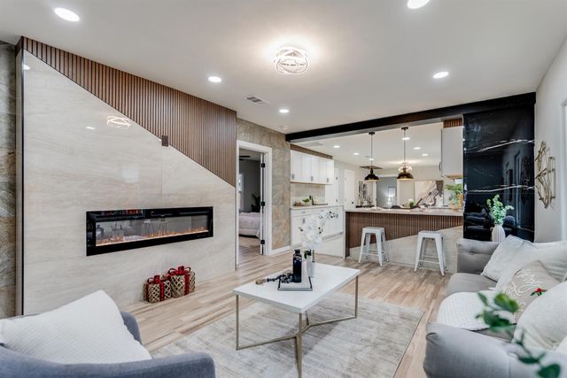 136 N Acacia Ave, Ripon, CA 95366