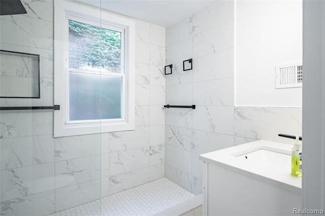 2270 W Philadelphia Street, Detroit, MI 48206