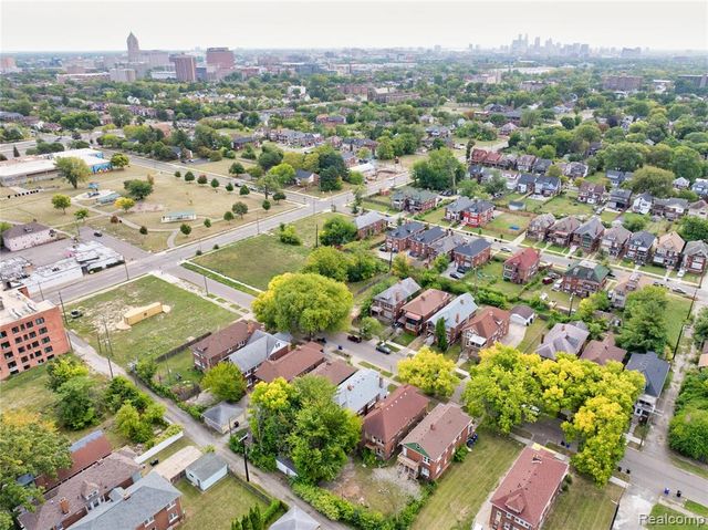 2270 W Philadelphia Street, Detroit, MI 48206