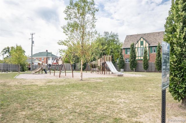 2270 W Philadelphia Street, Detroit, MI 48206