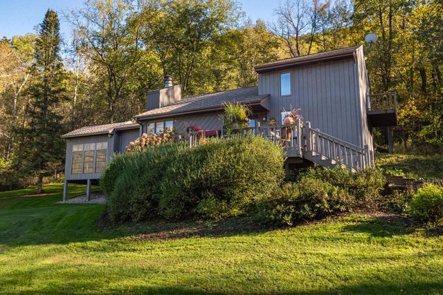 7030 Birchwood DRIVE, La Crescent, MN 55947