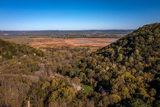 7030 Birchwood DRIVE, La Crescent, MN 55947