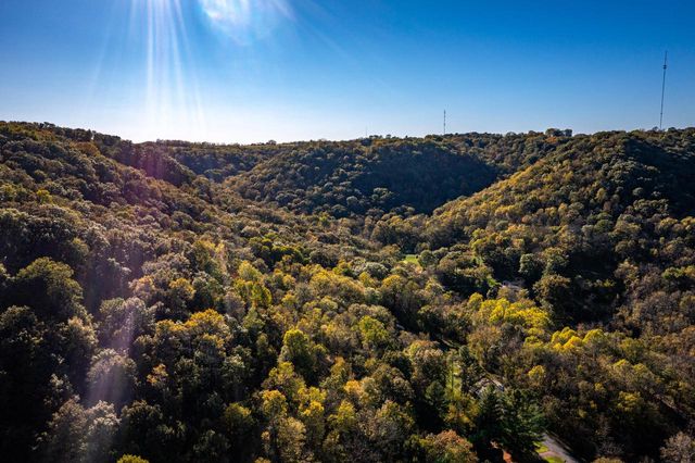 7030 Birchwood DRIVE, La Crescent, MN 55947