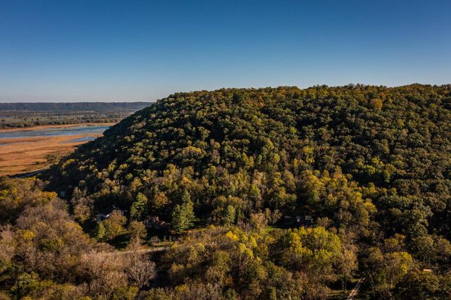 7030 Birchwood DRIVE, La Crescent, MN 55947